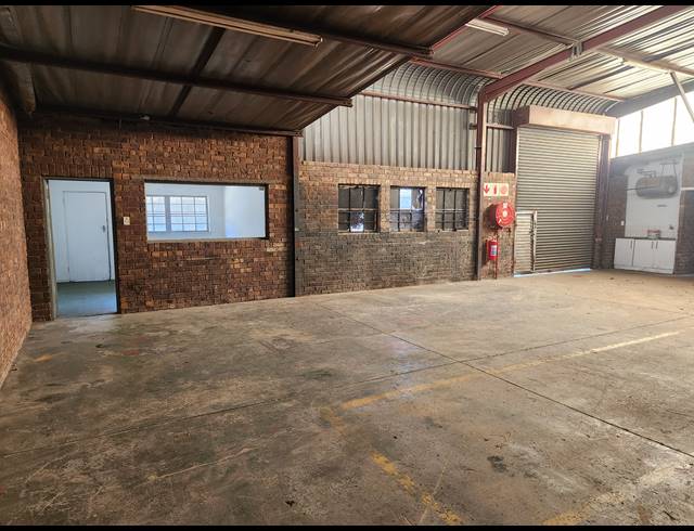 172M² WAREHOUSE TO LET IN WADEVILLE